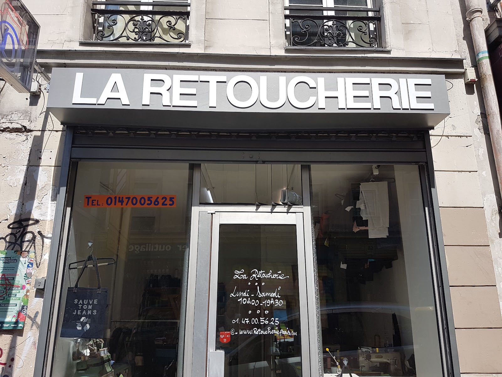 La devanture de La Retoucherie, rue Jean-Pierre Timbaud à Paris 11e